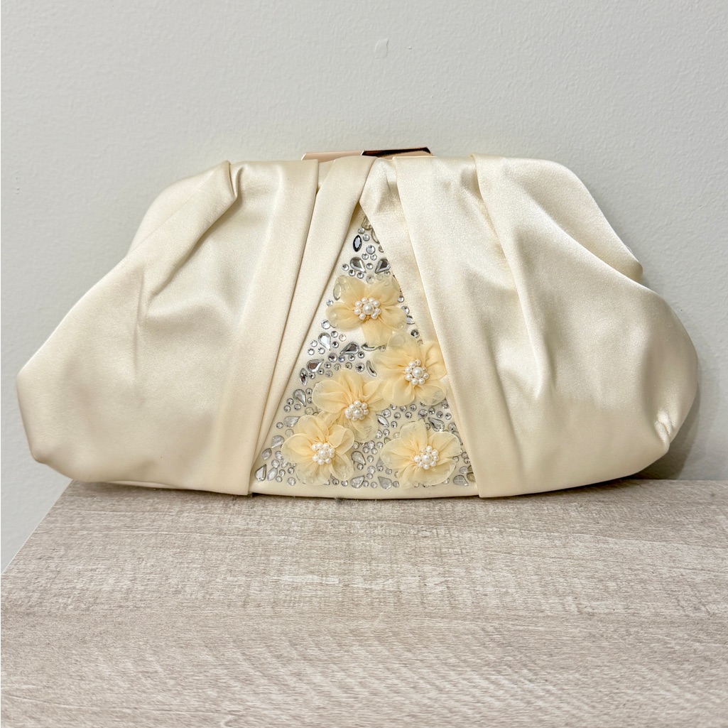 Nwot Badgley Mischka Cream Ivory Satin Floral Evening Formal Wedding Bag Clutch